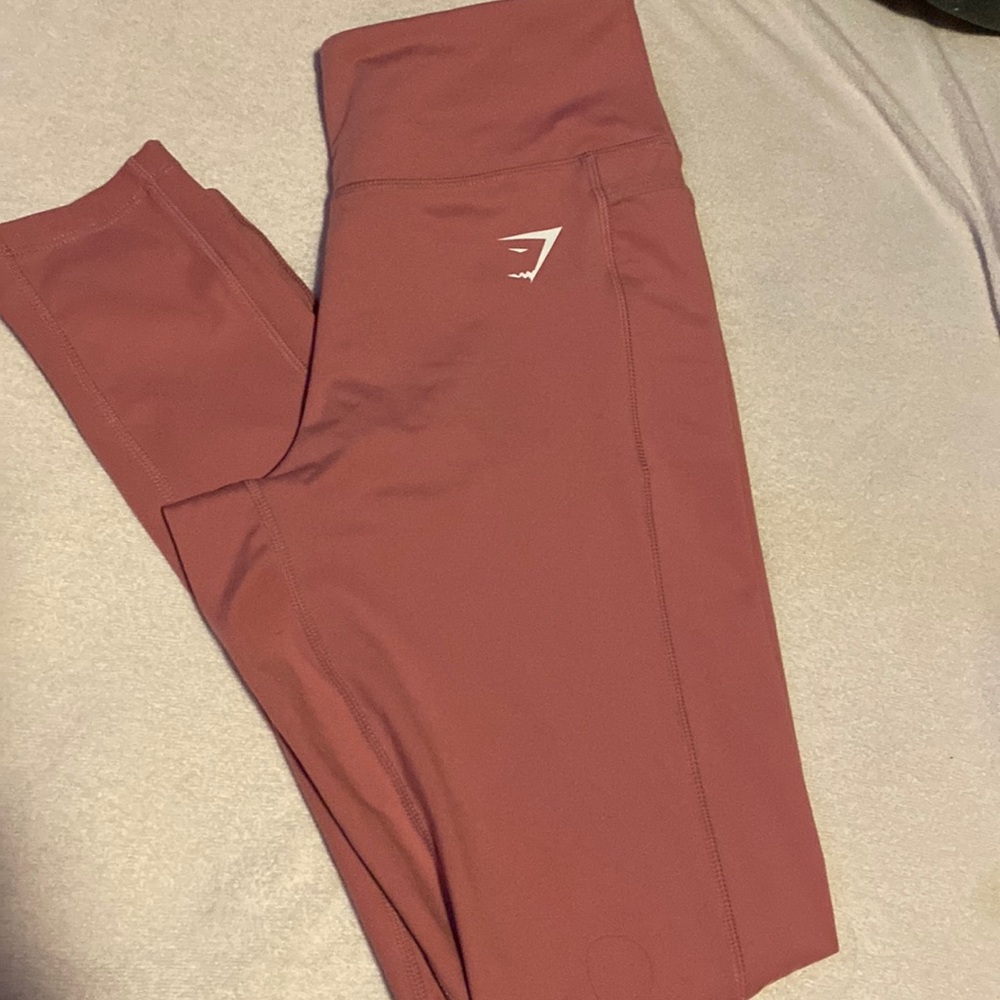 Gym shark leggings